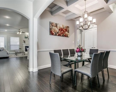 3901 Bentley Drive - Photo Thumbnail 4