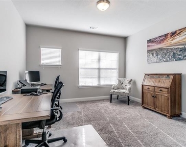 3901 Bentley Drive - Photo Thumbnail 22