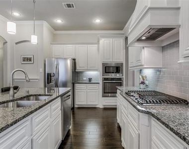 3901 Bentley Drive - Photo Thumbnail 8