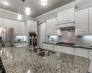 3901 Bentley Drive - Photo Thumbnail 7