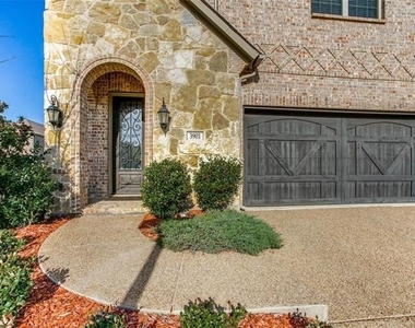 3901 Bentley Drive - Photo Thumbnail 2
