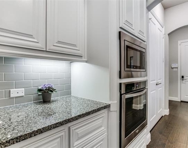 3901 Bentley Drive - Photo Thumbnail 11
