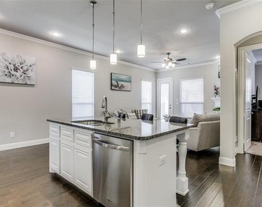 3901 Bentley Drive - Photo Thumbnail 12