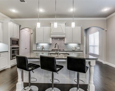 3901 Bentley Drive - Photo Thumbnail 6
