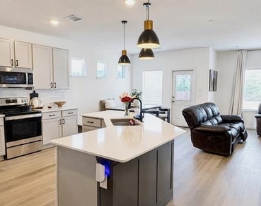 1404 Citrus Drive - Photo Thumbnail 2