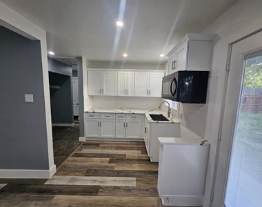 4117 S Marsalis Avenue - Photo Thumbnail 3