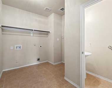 9716 Mulligan Drive - Photo Thumbnail 6