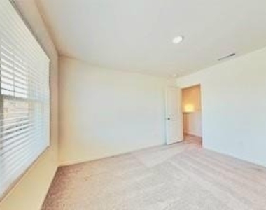 4413 Marsh Hawk Drive - Photo Thumbnail 7