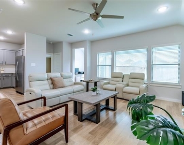 2122 Mossfield Lane - Photo Thumbnail 7