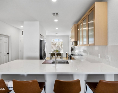1084 E Susan Lane - Photo Thumbnail 2