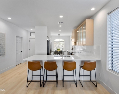1084 E Susan Lane - Photo Thumbnail 8