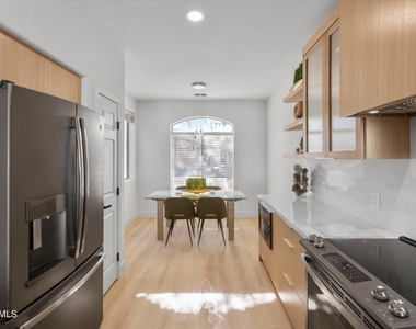 1084 E Susan Lane - Photo Thumbnail 7