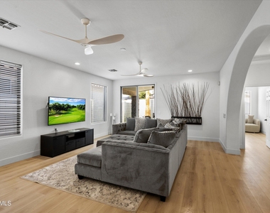 1084 E Susan Lane - Photo Thumbnail 19
