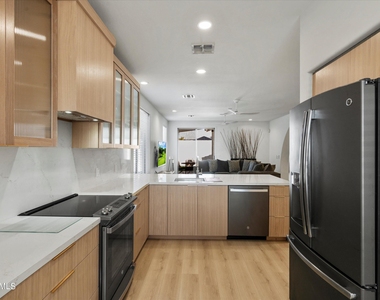1084 E Susan Lane - Photo Thumbnail 3