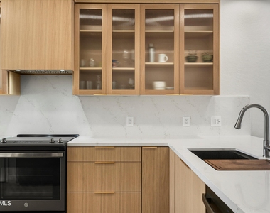 1084 E Susan Lane - Photo Thumbnail 1