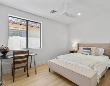 1084 E Susan Lane - Photo Thumbnail 15