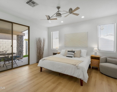 1084 E Susan Lane - Photo Thumbnail 11