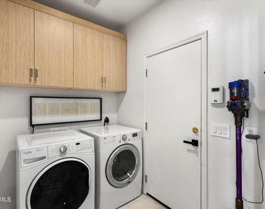 1084 E Susan Lane - Photo Thumbnail 20