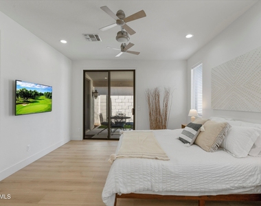 1084 E Susan Lane - Photo Thumbnail 10
