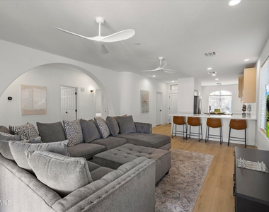 1084 E Susan Lane - Photo Thumbnail 18
