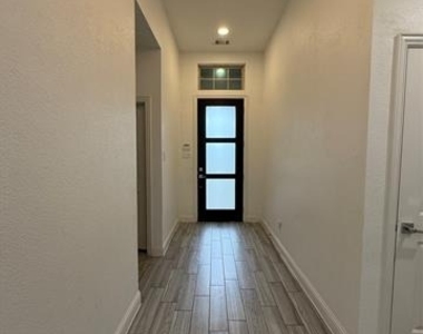 2104 Hubbard Park Lane - Photo Thumbnail 23