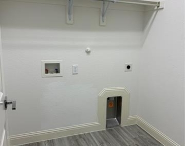 2104 Hubbard Park Lane - Photo Thumbnail 24