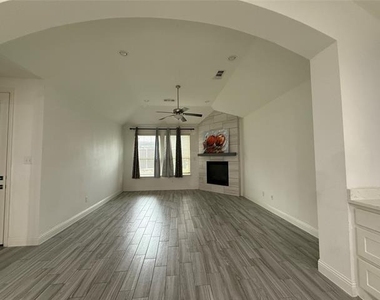 2104 Hubbard Park Lane - Photo Thumbnail 8
