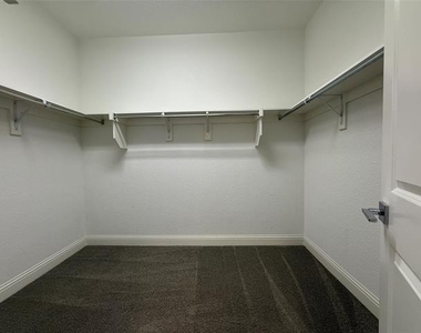 2104 Hubbard Park Lane - Photo Thumbnail 15