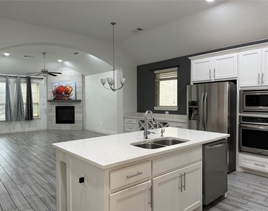 2104 Hubbard Park Lane - Photo Thumbnail 3