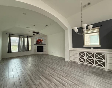 2104 Hubbard Park Lane - Photo Thumbnail 2