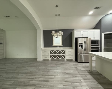 2104 Hubbard Park Lane - Photo Thumbnail 4