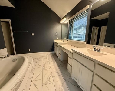 2104 Hubbard Park Lane - Photo Thumbnail 10