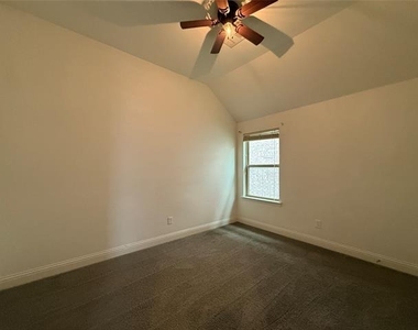 2104 Hubbard Park Lane - Photo Thumbnail 16