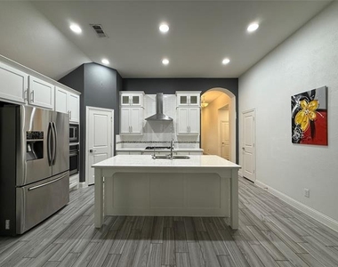 2104 Hubbard Park Lane - Photo Thumbnail 5