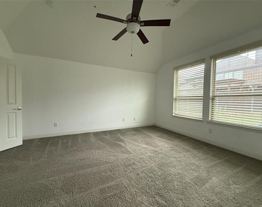 2104 Hubbard Park Lane - Photo Thumbnail 9