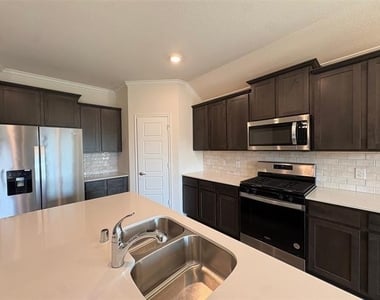 610 Union Drive - Photo Thumbnail 8