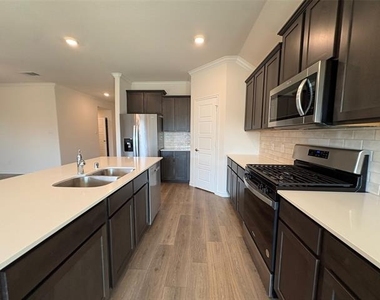 610 Union Drive - Photo Thumbnail 6