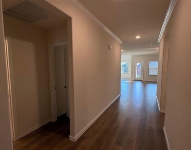610 Union Drive - Photo Thumbnail 17