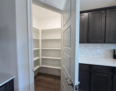 610 Union Drive - Photo Thumbnail 11