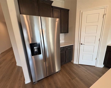 610 Union Drive - Photo Thumbnail 10