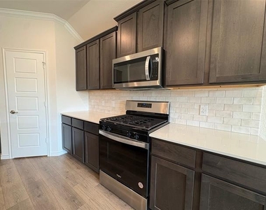 610 Union Drive - Photo Thumbnail 12
