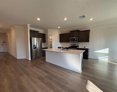 610 Union Drive - Photo Thumbnail 5