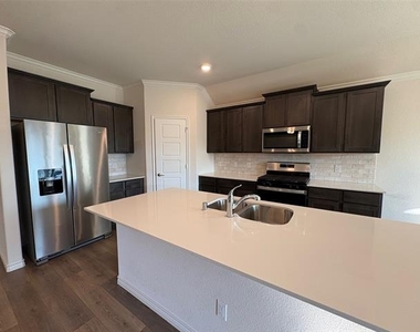 610 Union Drive - Photo Thumbnail 7