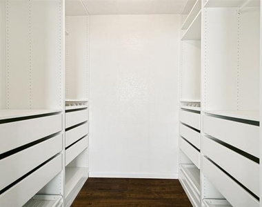 3012 Pin Oak Lane - Photo Thumbnail 6