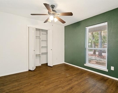3012 Pin Oak Lane - Photo Thumbnail 7