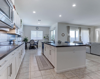 22533 N 93rd Drive - Photo Thumbnail 5