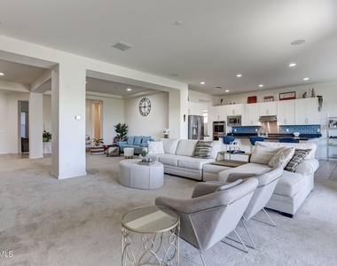 22533 N 93rd Drive - Photo Thumbnail 9