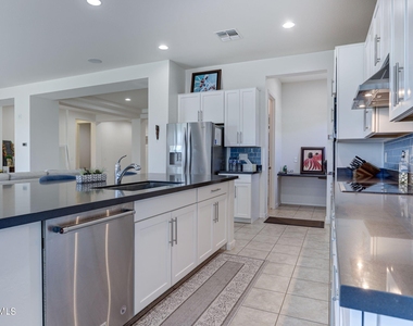 22533 N 93rd Drive - Photo Thumbnail 4