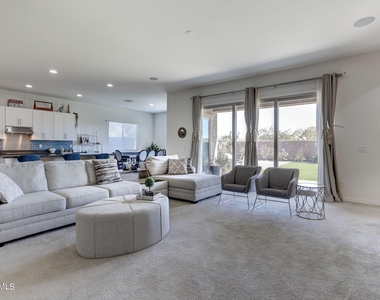 22533 N 93rd Drive - Photo Thumbnail 7