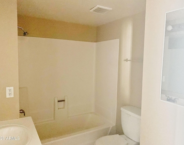 2804 N 43rd Avenue - Photo Thumbnail 10